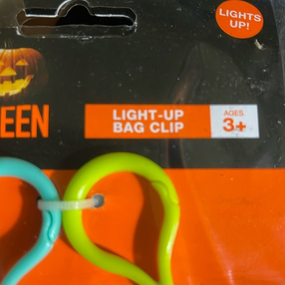 2 Halloween light up bag clips NIP - Picture 2 of 4